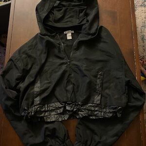 Forever 21 Women's Size Large Cropped Pullover Windbreaker w/ Neck Warmer Black